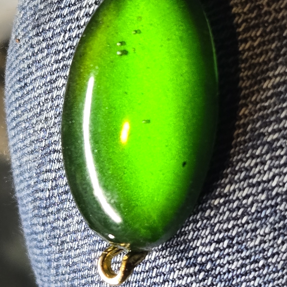 Vibrant Green Oval Pendant Necklace